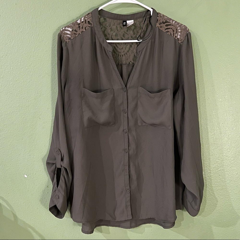 H&M Divided Dark Green Long Sleeve Button Up Top